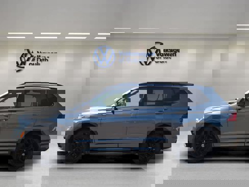 Certified 2022 Volkswagen Tiguan SE R-Line image 2