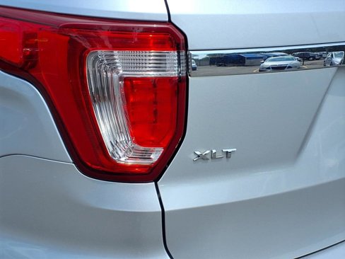 Used 2017 Ford Explorer XLT w/ Equipment Group 202A image 27