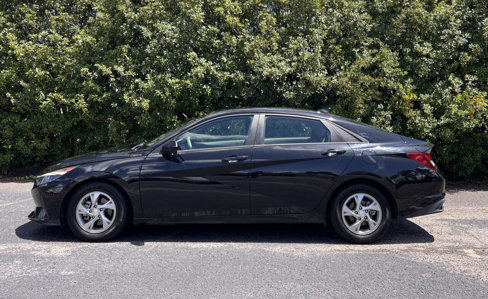 Used 2021 Hyundai Elantra SE image 4