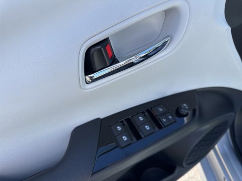 Used 2017 Toyota Prius Four image 9