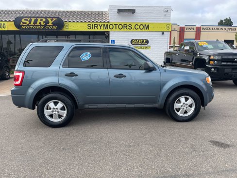 Used 2011 Ford Escape XLT image 2