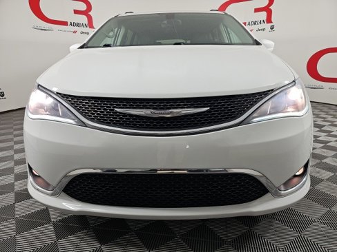 Certified 2017 Chrysler Pacifica Touring-L image 2