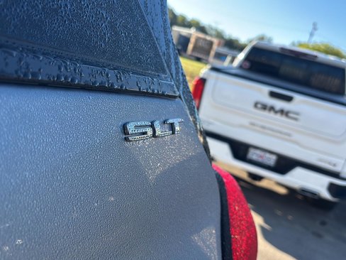 Used 2024 GMC Terrain SLT image 13