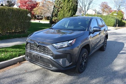 Used 2018 Toyota RAV4 XLE image 3
