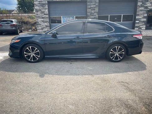Used 2018 Toyota Camry SE image 8