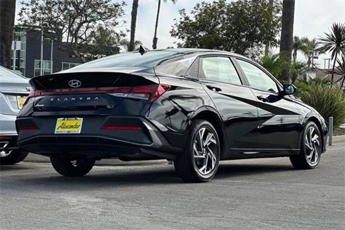 Certified 2025 Hyundai Elantra Sport image 4