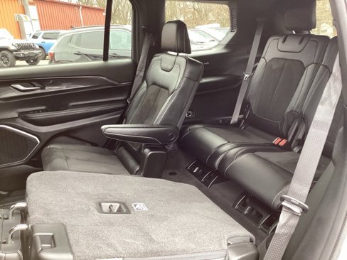 Used 2021 Jeep Grand Cherokee L Laredo image 25