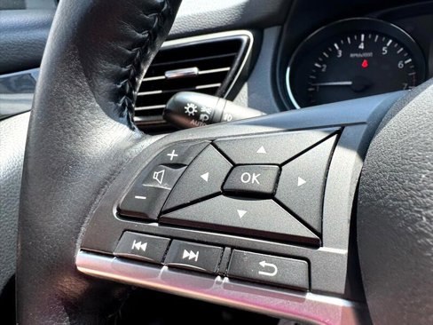 Used 2021 Nissan Rogue Sport SV image 18