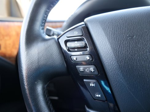 Used 2023 Nissan Armada SL w/ Captain's Chairs Package image 23
