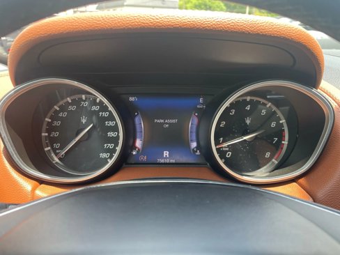 Used 2017 Maserati Levante image 5