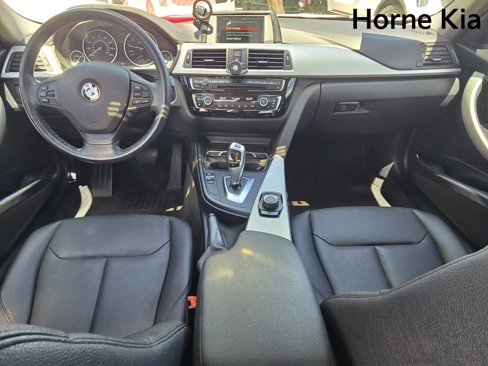 Used 2018 BMW 320i xDrive Sedan w/ Convenience Package image 16