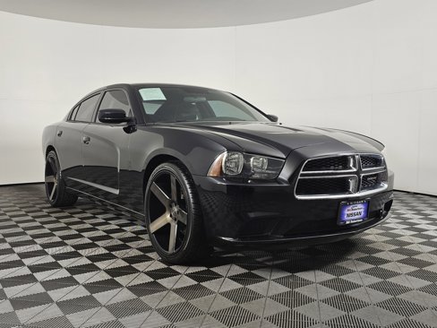 Used 2013 Dodge Charger SE image 1