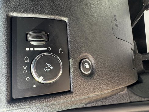 Used 2018 Jeep Grand Cherokee Limited image 23