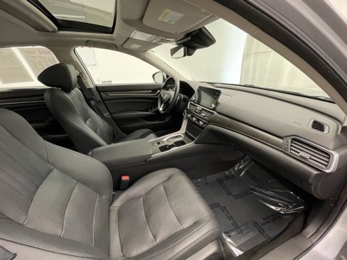 Used 2019 Honda Accord Touring image 7