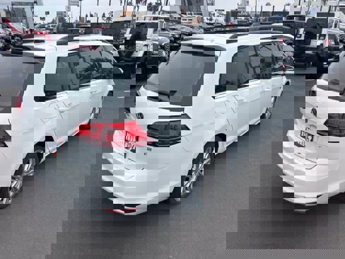 Used 2016 Volkswagen Golf Limited Edition image 6