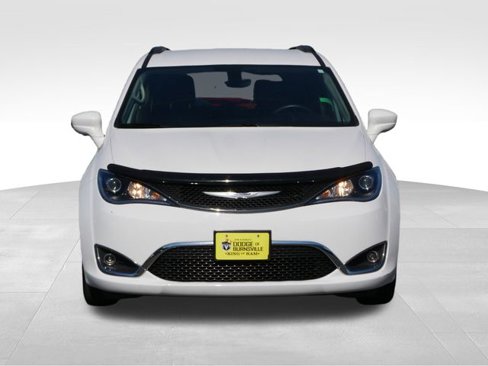 Used 2017 Chrysler Pacifica Touring-L image 2