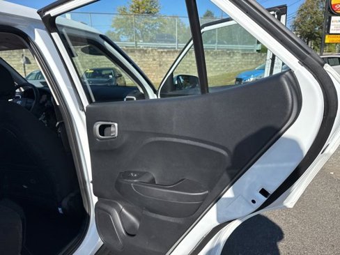 Certified 2022 Hyundai Venue SE image 30
