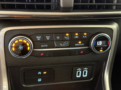Certified 2018 Ford EcoSport SE image 21