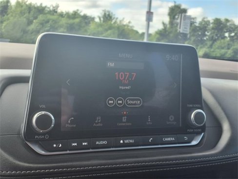 Used 2023 Nissan Rogue S image 4