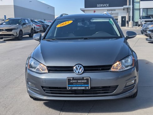 Used 2017 Volkswagen Golf SEL image 8