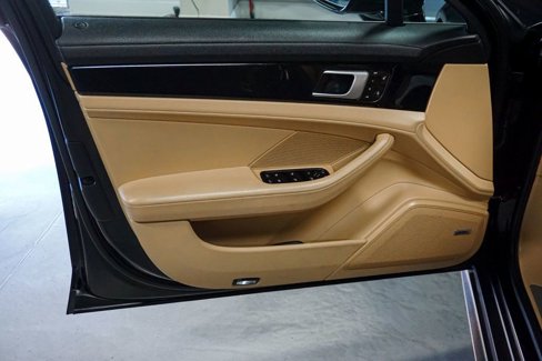 Used 2018 Porsche Panamera image 24