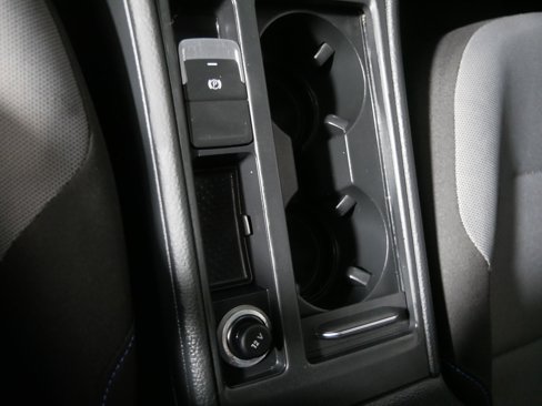 Used 2016 Volkswagen e-Golf SE w/ DC Fast Charging Package image 29