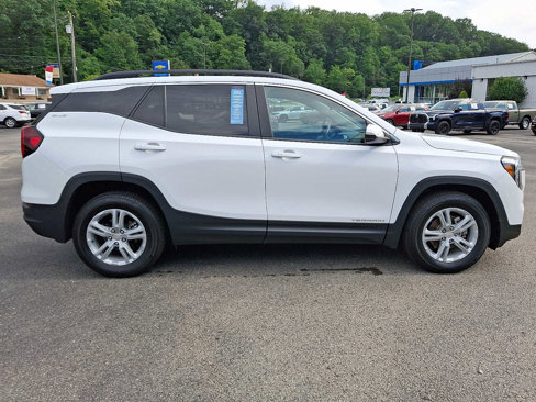 Certified 2022 GMC Terrain SLE w/ Driver Convenience Package image 8