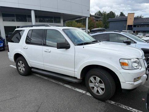 Used 2010 Ford Explorer XLT image 3