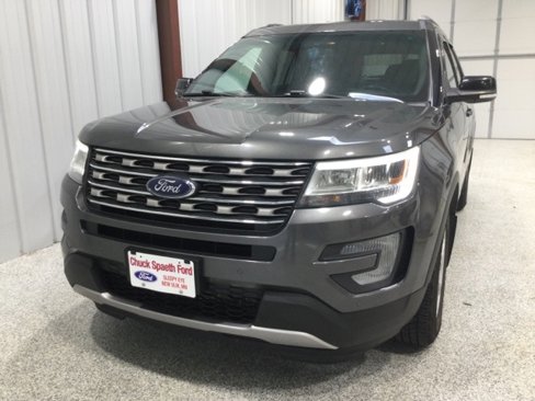 Used 2017 Ford Explorer XLT w/ Equipment Group 202A image 2