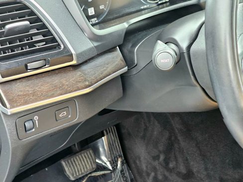 Used 2018 Volvo XC90 T6 Momentum w/ Convenience Package image 17