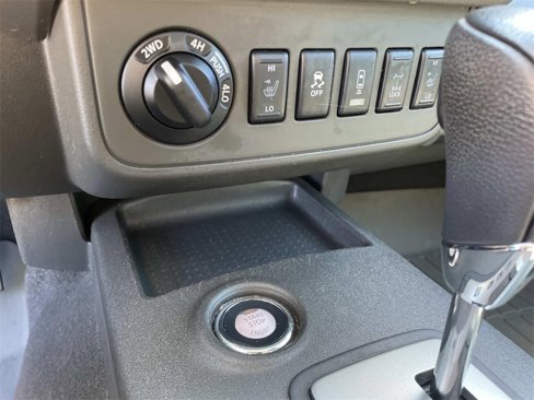 Used 2020 Nissan Frontier PRO-4X image 19