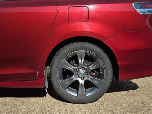 Used 2016 Toyota Sienna SE image 3