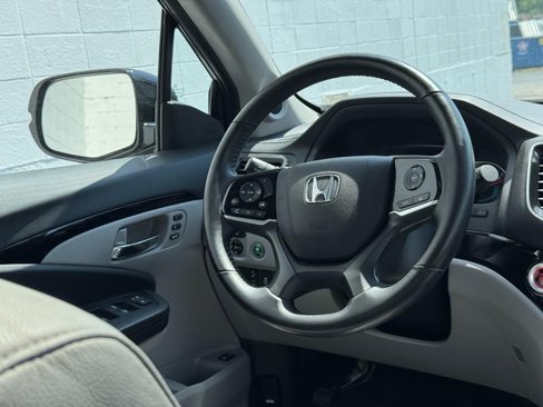 Used 2019 Honda Pilot Touring image 13