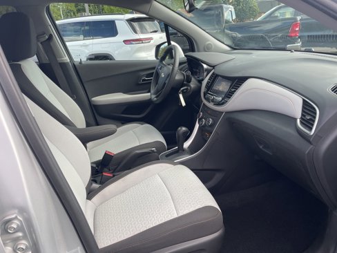 Used 2022 Chevrolet Trax LS w/ Tint and Cruise Package image 19