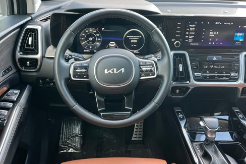 Used 2023 Kia Sorento SX Prestige image 17