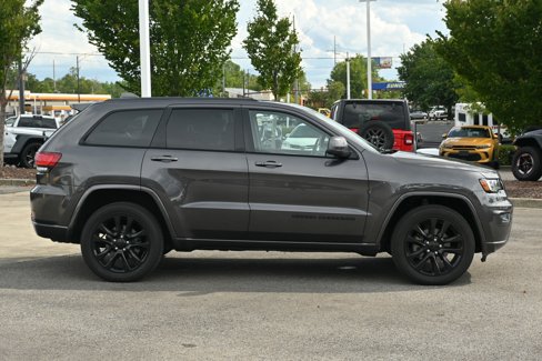 Used 2019 Jeep Grand Cherokee Altitude image 16