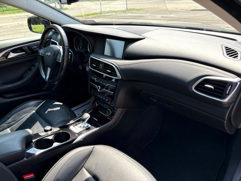 Used 2018 INFINITI QX30 Premium image 20