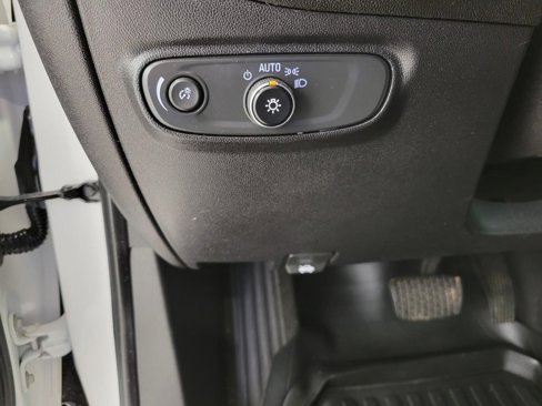 Used 2018 Chevrolet Equinox LT image 16