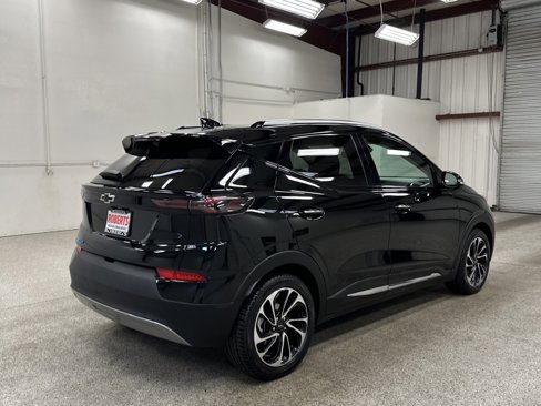 Used 2023 Chevrolet Bolt EUV Premier w/ Sun & Sound Package image 21