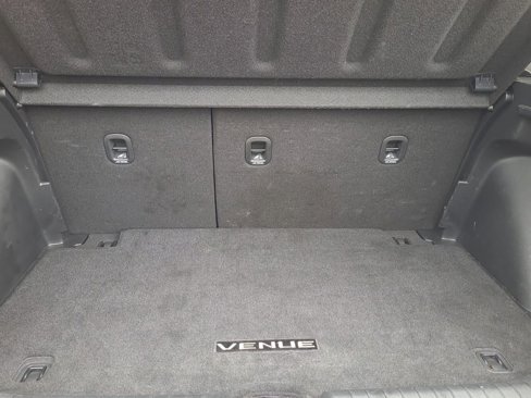 Used 2024 Hyundai Venue Limited image 15