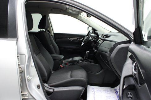 Used 2020 Nissan Rogue SV image 16