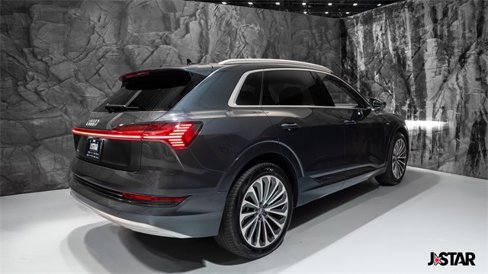 Used 2019 Audi e-tron Prestige w/ Prestige Package image 24