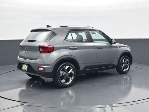 Certified 2021 Hyundai Venue SEL w/ Premium Package image 5