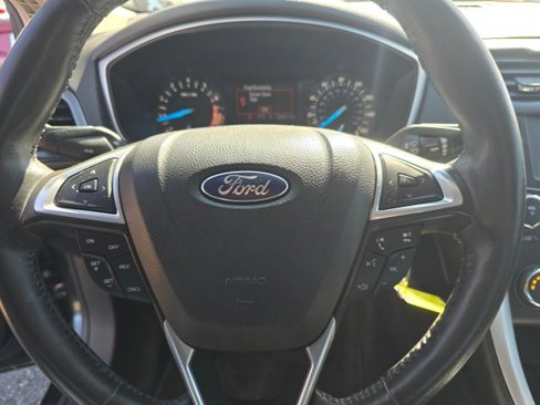 Used 2015 Ford Fusion SE w/ Equipment Group 201A image 27