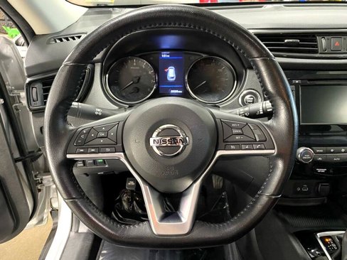 Used 2020 Nissan Rogue SV image 16