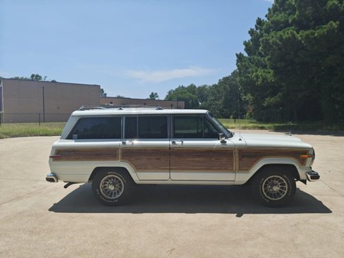 Used 1989 Jeep Grand Wagoneer image 2