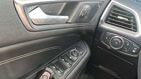 Used 2022 Ford Edge Titanium image 32