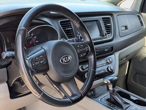 Used 2018 Kia Sedona LX w/ LX Essentials Premium Package image 9