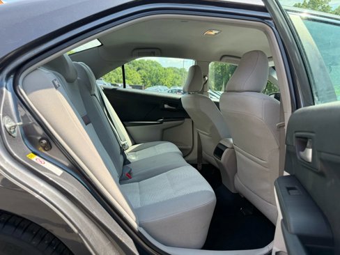 Used 2012 Toyota Camry L image 22