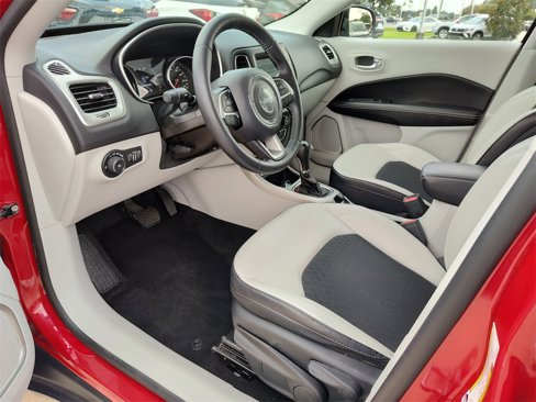 Used 2019 Jeep Compass Latitude image 2